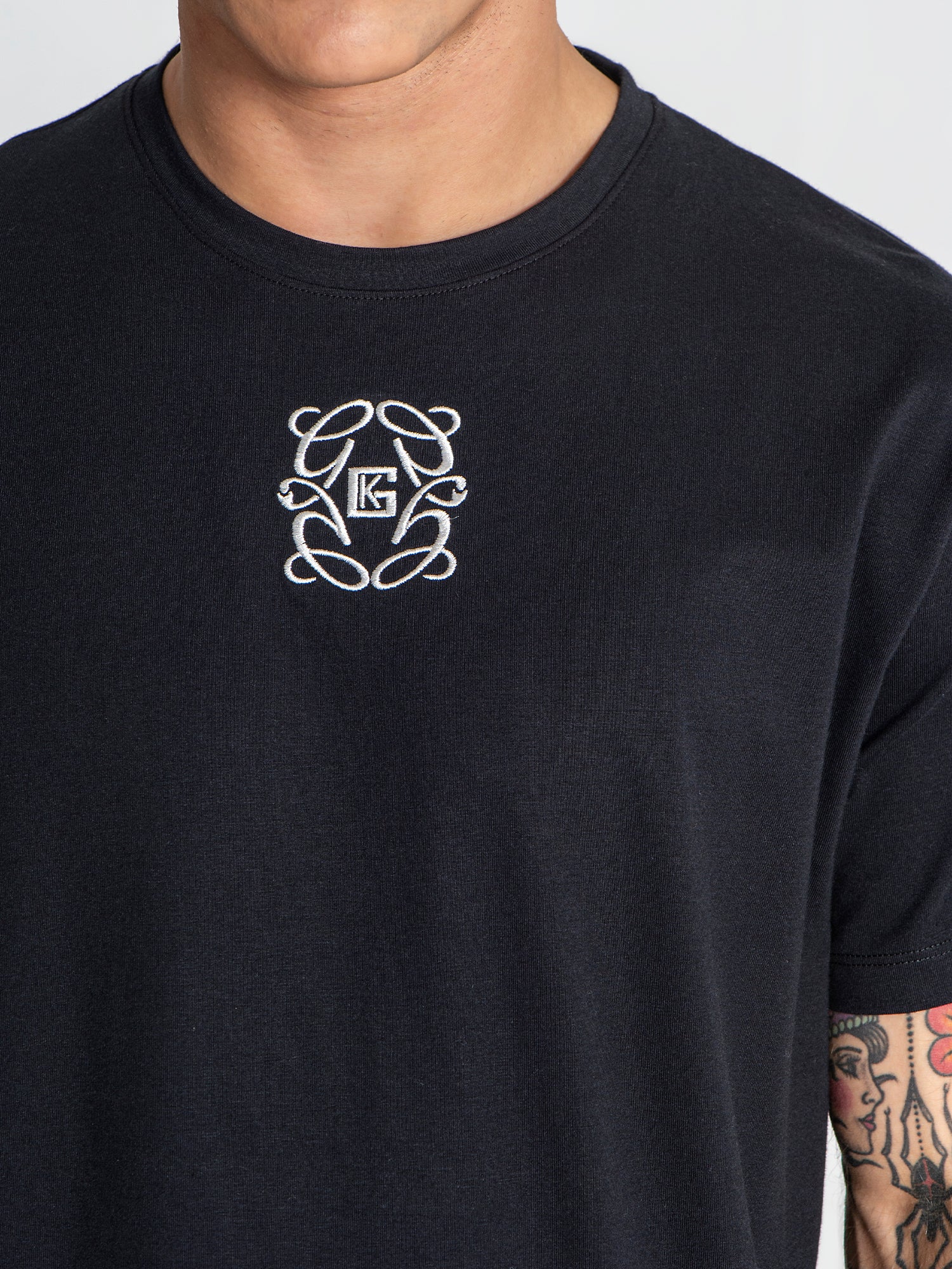 t-shirts / Black Nouveau Tee